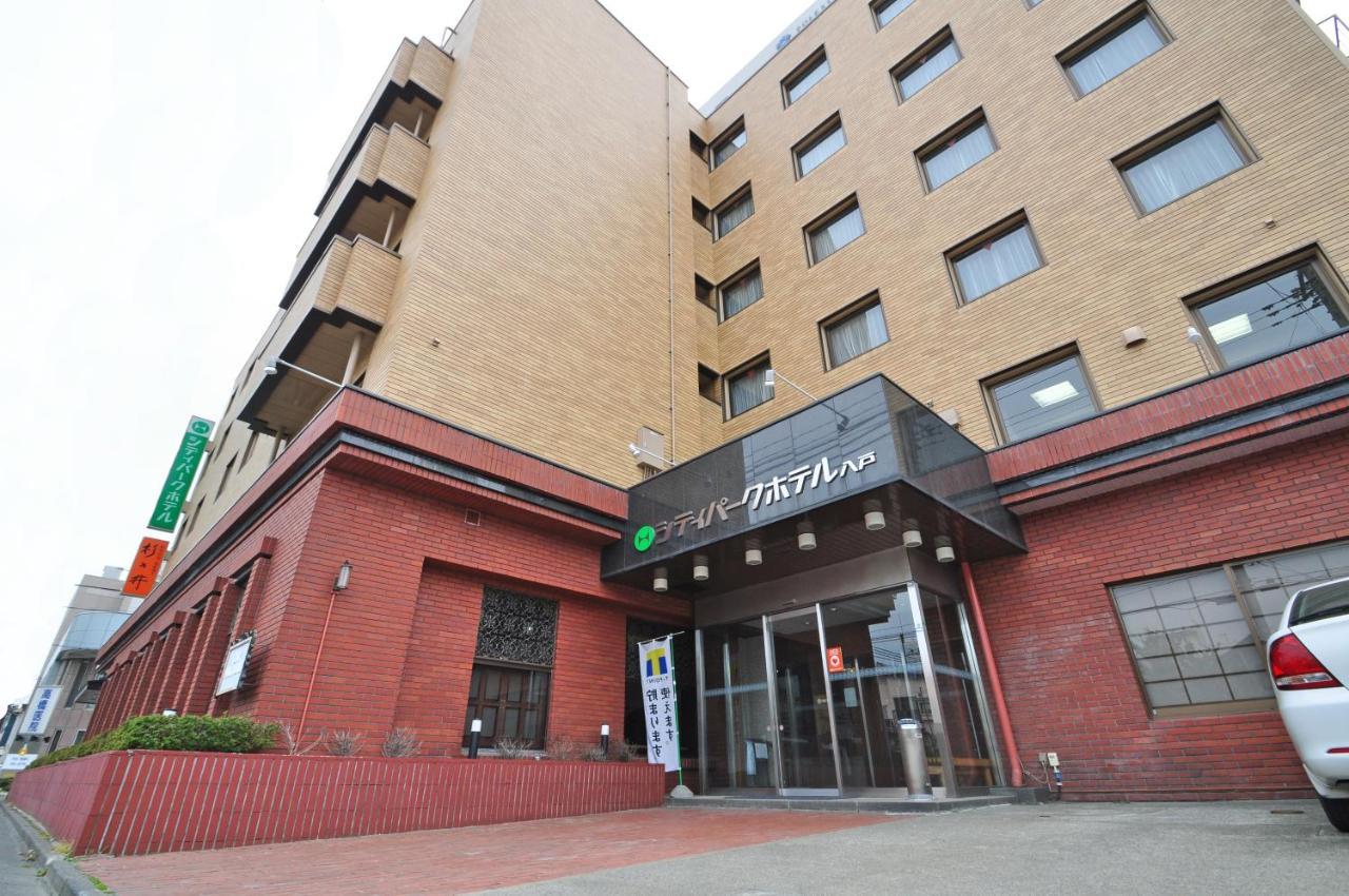 City Park Hotel Хатинохе Экстерьер фото