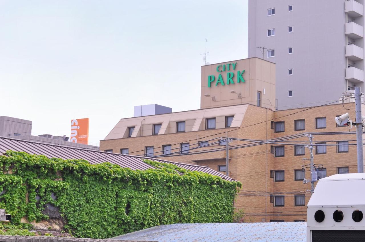 City Park Hotel Хатинохе Экстерьер фото